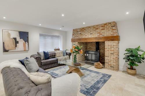 6 Bedroom Spacious Holiday Home