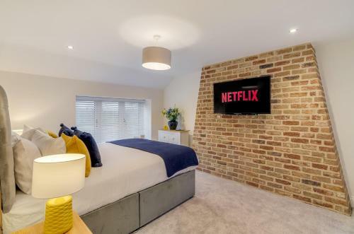 6 Bedroom Spacious Holiday Home