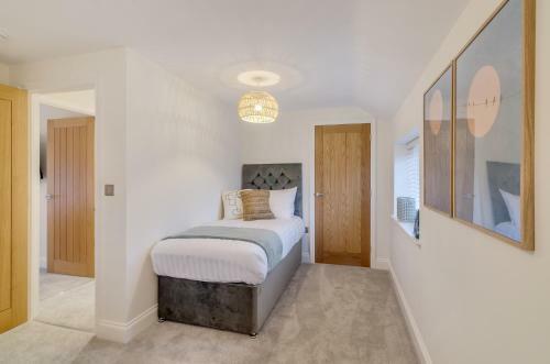 6 Bedroom Spacious Holiday Home