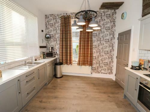 183 Stainland Road, Halifax
