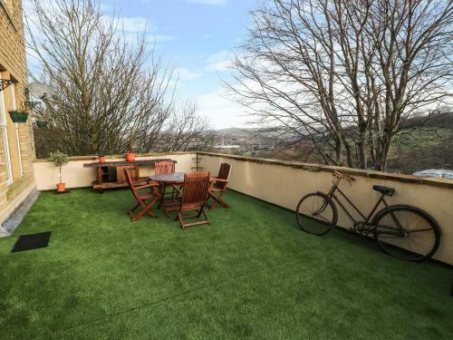 183 Stainland Road, Halifax