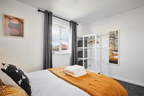 Charming 2 Bed Home, Quiet Village + Free Parking