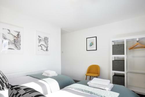 Charming 2 Bed Home, Quiet Village + Free Parking