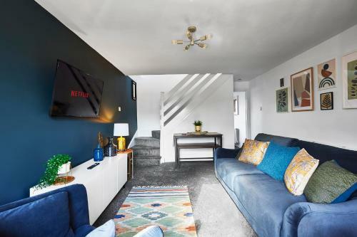 Charming 2 Bed Home, Quiet Village + Free Parking