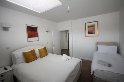 Boston Manor Apartments