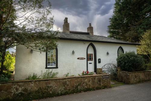 Holly Cottage. Romantic Getaway. Tourist Base.