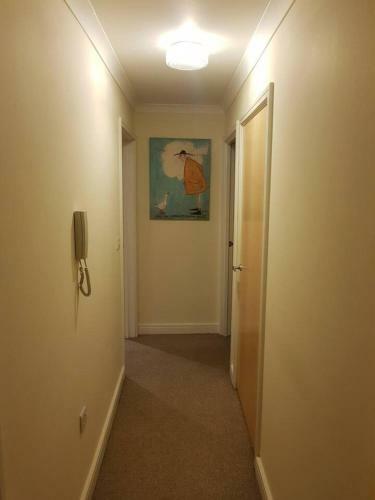 Charming 2- Bed Apartment With Free Parking