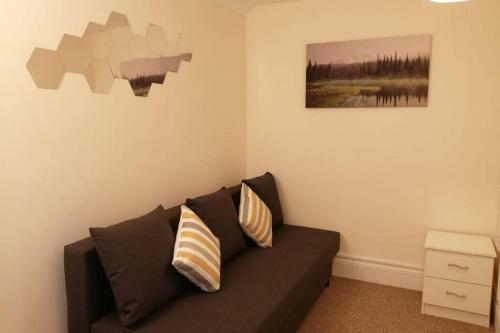 Newly Refurbished Entire House In Hatfield