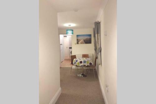 Newly Refurbished Entire House In Hatfield