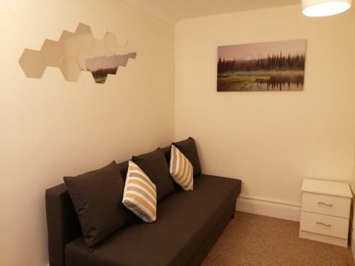 Newly Refurbished Entire House In Hatfield