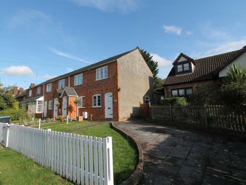 Newly Refurbished Entire House In Hatfield