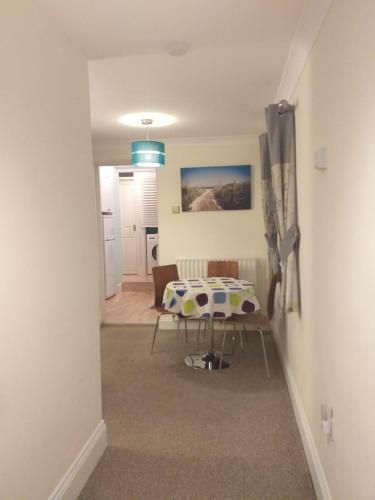 Newly Refurbished Entire House In Hatfield