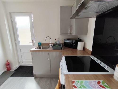 Apartamento Le Petit Chateau, A Snug 1-bed 1-bath By The Coast