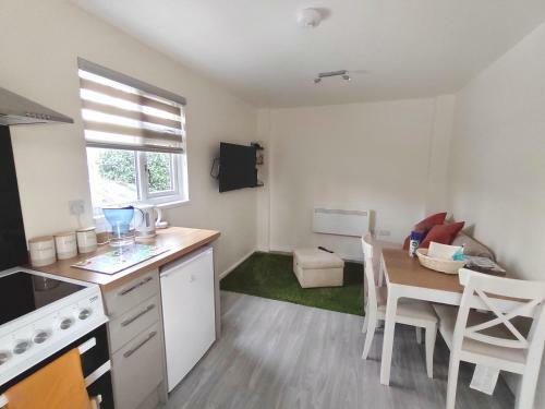 Apartamento Le Petit Chateau, A Snug 1-bed 1-bath By The Coast