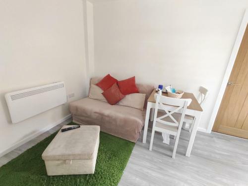 Apartamento Le Petit Chateau, A Snug 1-bed 1-bath By The Coast