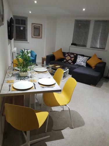Homebird Property - Epsom Apartment