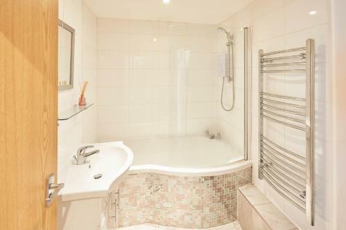 Host & Stay - Mowbray Apartment