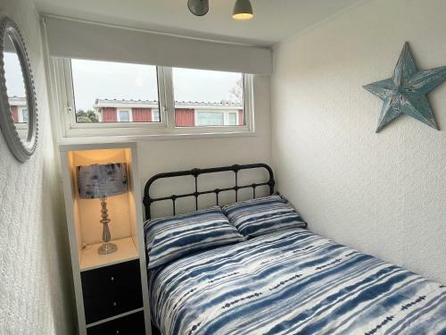 Sea Breeze Holiday Chalet, Close To Sandy Beach.