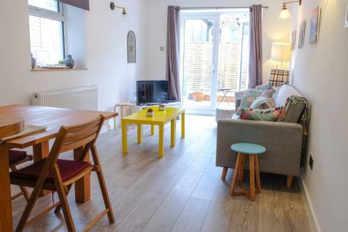 Contemporary Two Bedroom Two Bathroom Apartment