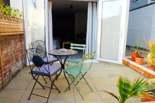 Contemporary Two Bedroom Two Bathroom Apartment