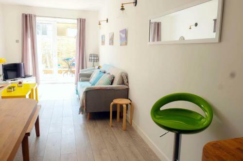 Contemporary Two Bedroom Two Bathroom Apartment