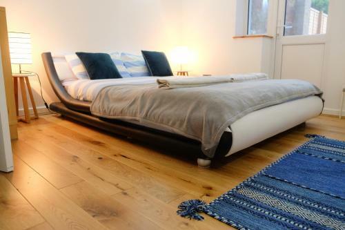 Contemporary Two Bedroom Two Bathroom Apartment