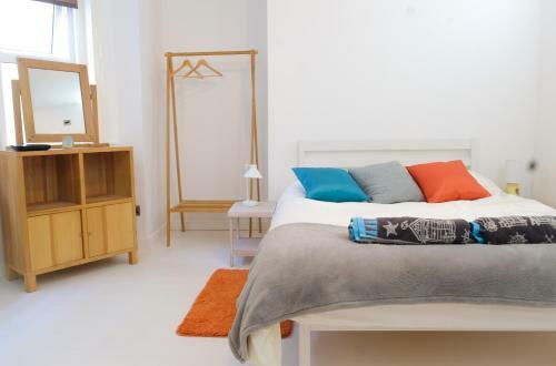 Contemporary Two Bedroom Two Bathroom Apartment