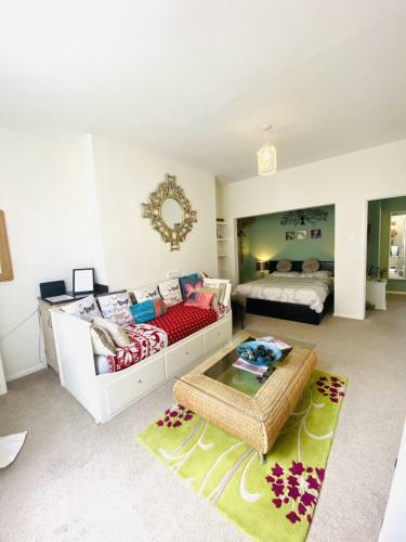 Sea Breeze Studio Apartment In Old Town