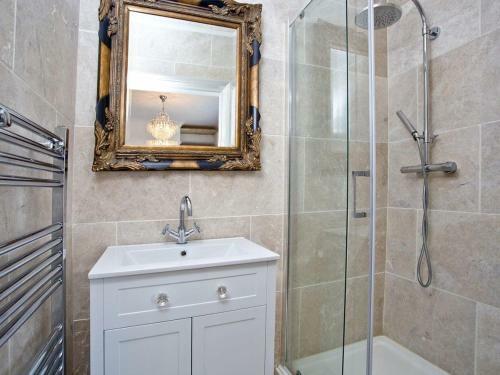 Apartment 2 - Rosewarne Manor