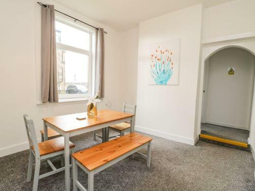 Cosy 3 Bed Cottage In Helensburgh