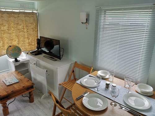 Hemsby Static Caravan In Norfolk Quiet Site Great Location