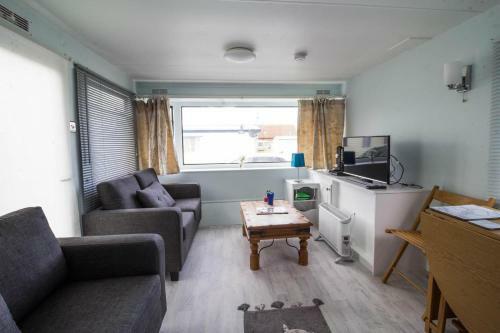 Hemsby Static Caravan In Norfolk Quiet Site Great Location