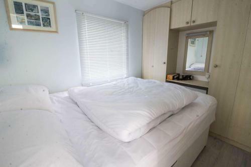 Hemsby Static Caravan In Norfolk Quiet Site Great Location