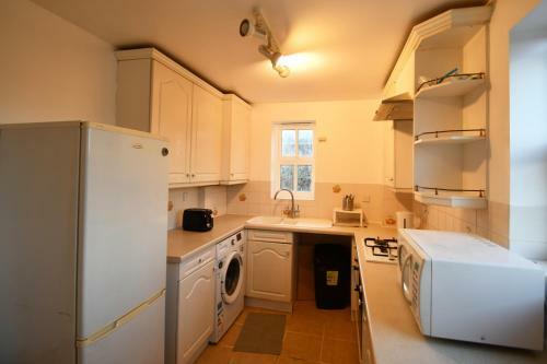 Lovely 3 Bedroom Family Apartment