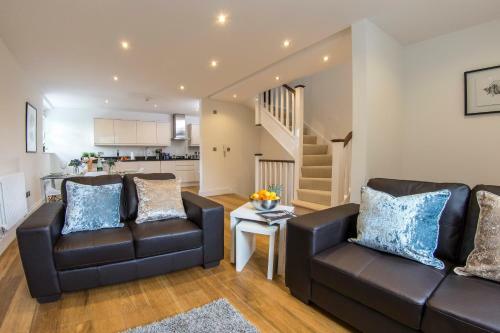 Finchley Central Luxury 2/3 Bed Triplex Loft Style Apartment