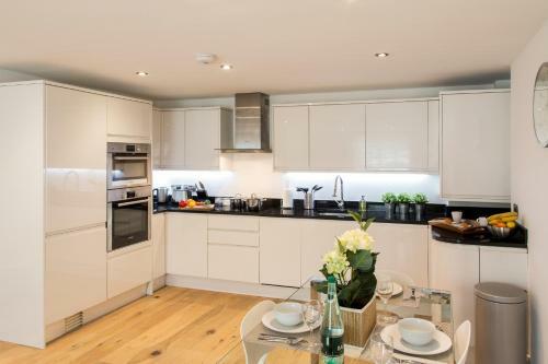Finchley Central - Luxury 2 Bed Ground Floor Apartment