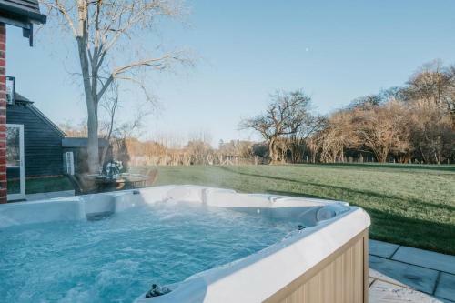Hayward House, Hot Tub, Large Garden