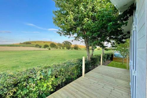 Relaxing Family Caravan Stay In The Lakes