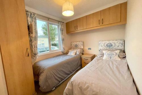Relaxing Family Caravan Stay In The Lakes