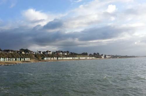 Solent Sea View Beach Cottage