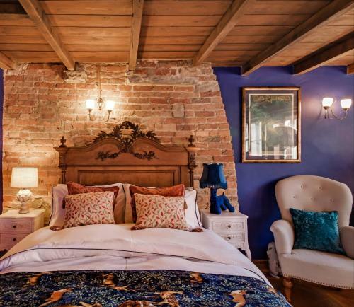 A Rare Treat Beautiful Ancient Cottage