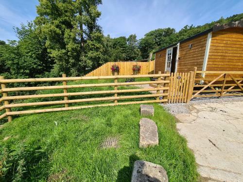 Lodge Peak District Shepherds Hut