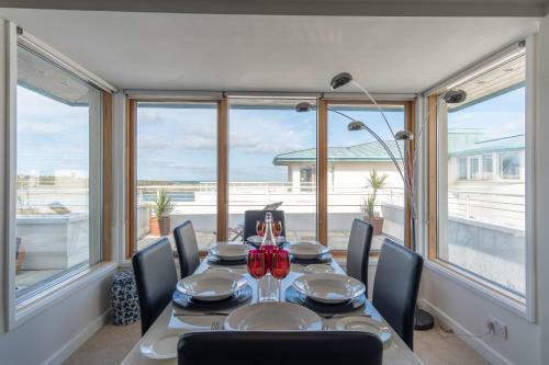 Llanddwyn Penthouse Holiday Apartment