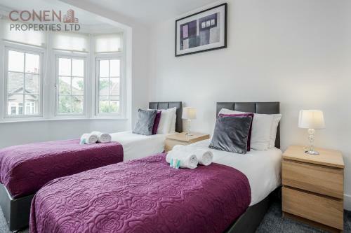 Impeccable 4-bed Apartment In Hornchurch