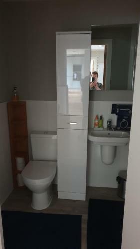1 Double Guest Bedroom In My Home North Leeds