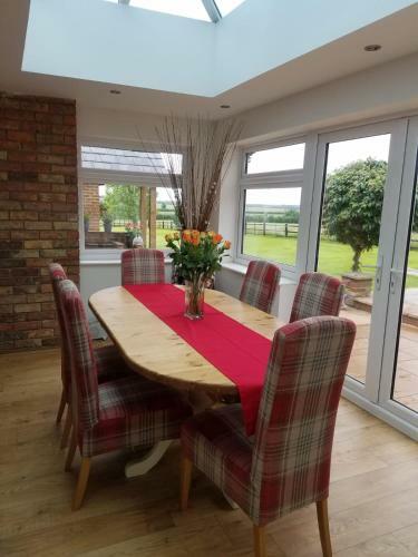 Bed & Breakfast Grooms Cottage