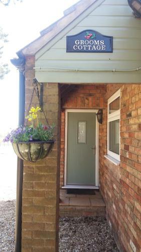 Bed & Breakfast Grooms Cottage