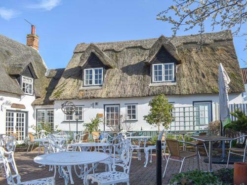 Arthur's River View Cottage