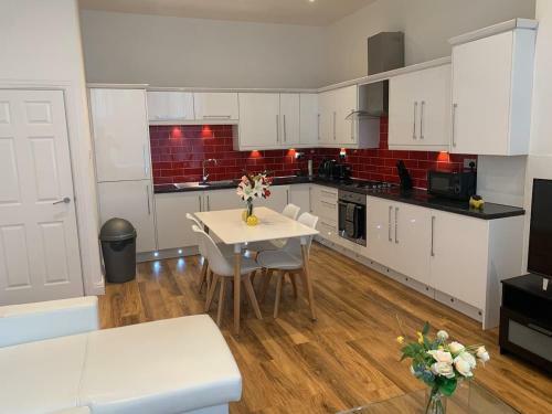 Spacious Modern Apartment In City Centre