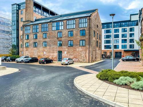 ?onpoint - Modern 2 Bed Apartment Close To Centre?